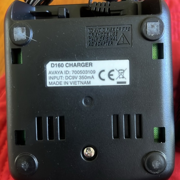 Avaya handsets and chargers. Chargers work and handsets charge. - Picture 4 of 4